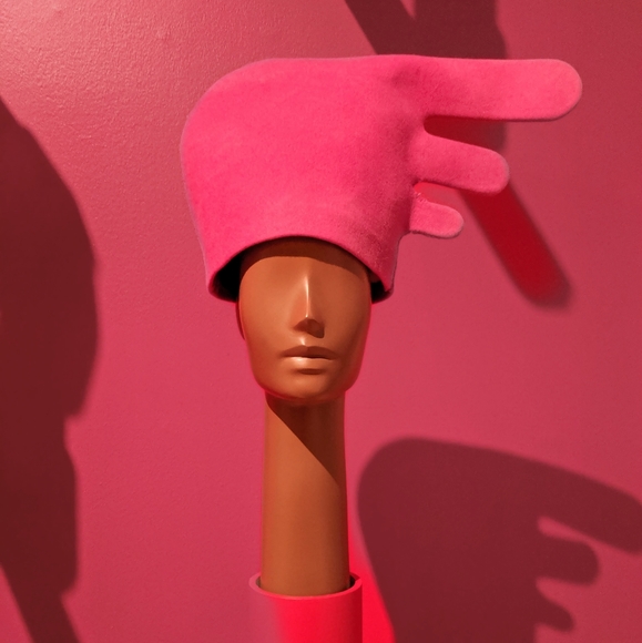 Lindsay Wanderfash in Vancouver - Picture 1 of 2